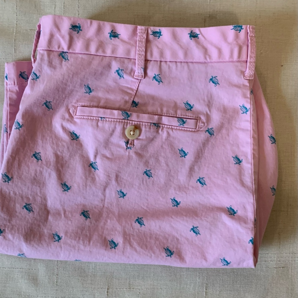 Izod chino golf Light Pink Shorts with Blue sea turtle Advantage performance 36